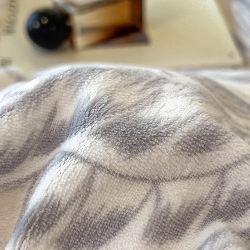 Winter Warm Jacquard Leaf Milk Velvet Comforter Plush Blanket 200x230cm