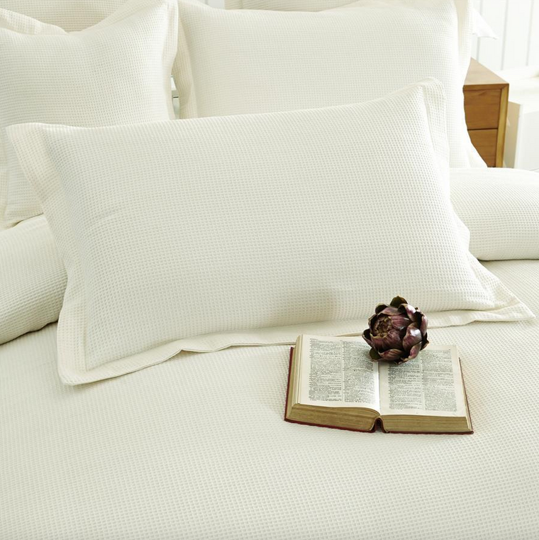 A Pair of 100% Cotton Waffle Pillowcases Cream 48x73cm+5cm