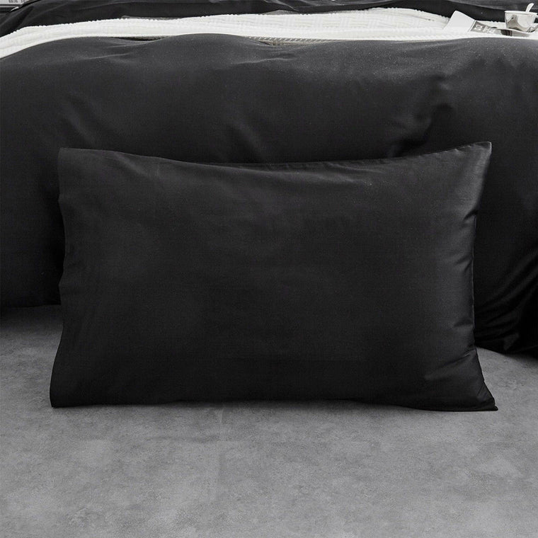 A pair of PolyCotton 350TC Plain Black Pillow Cases Pillow slips 48x73cm