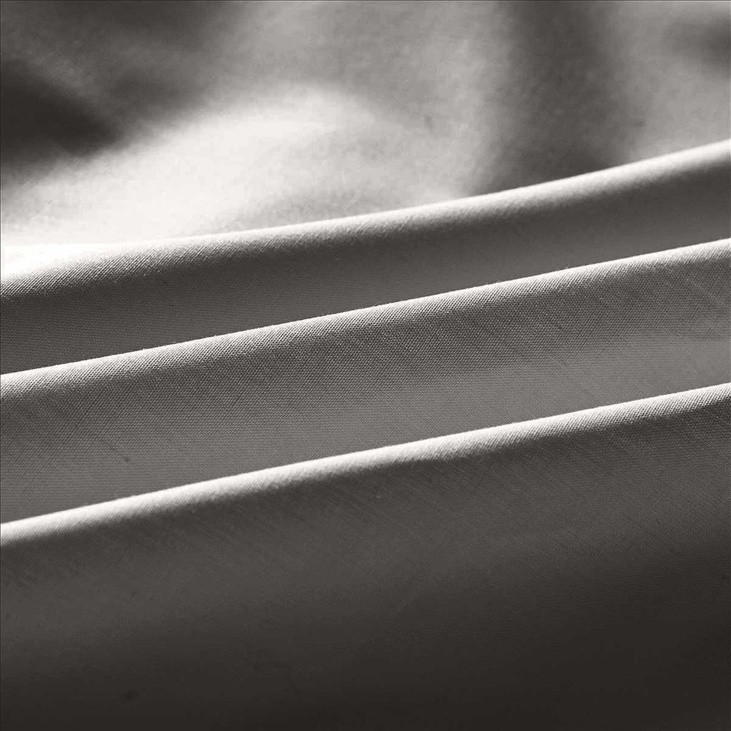 A Pair of 100% Cotton Hotel Quality Plain Grey Pillowcases 48x73cm